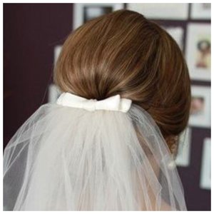 Весільна зачіска пучок: з фатою, з чубчиком, для довгих і середніх волосся (50 фото)