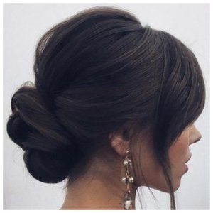 Весільна зачіска пучок: з фатою, з чубчиком, для довгих і середніх волосся (50 фото)