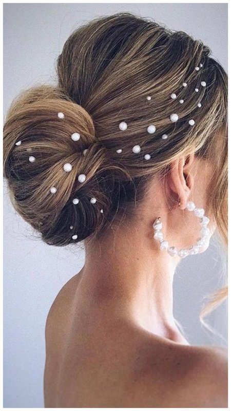 Весільні зачіски з перлами: 15 стильних ідей